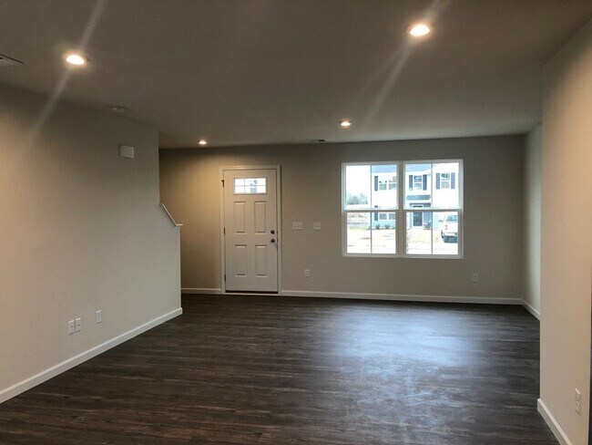 Building Photo - Beautiful *Like New* Home  in Christiana!