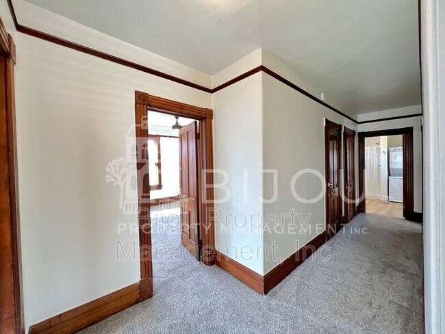 Foto del edificio - 732 E Kiowa St