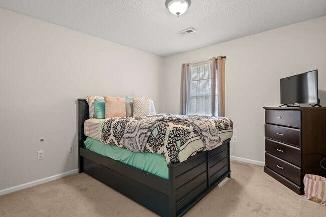 Building Photo - 5030 Windsor Green Way