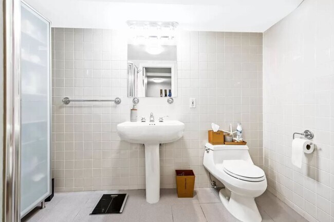 Foto del edificio - 6112 Gates Ave