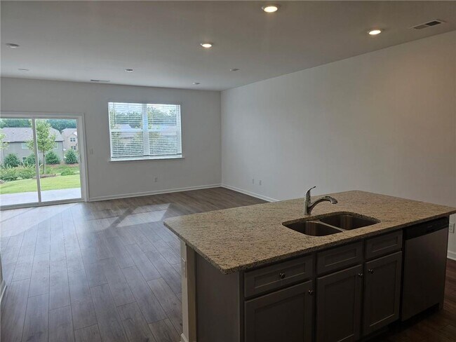 Building Photo - 281 Kenoot Dr