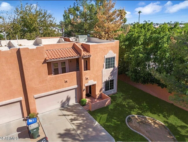 Photo - 3731 E Mitchell Dr Townhome