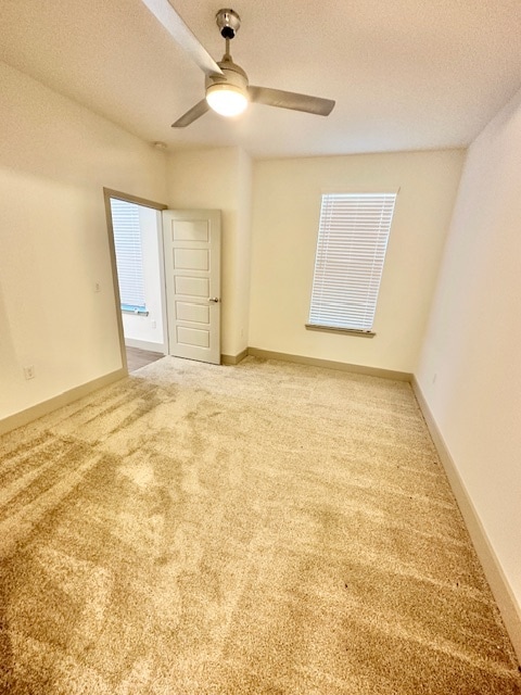 Foto del edificio - 2101 W Davis St