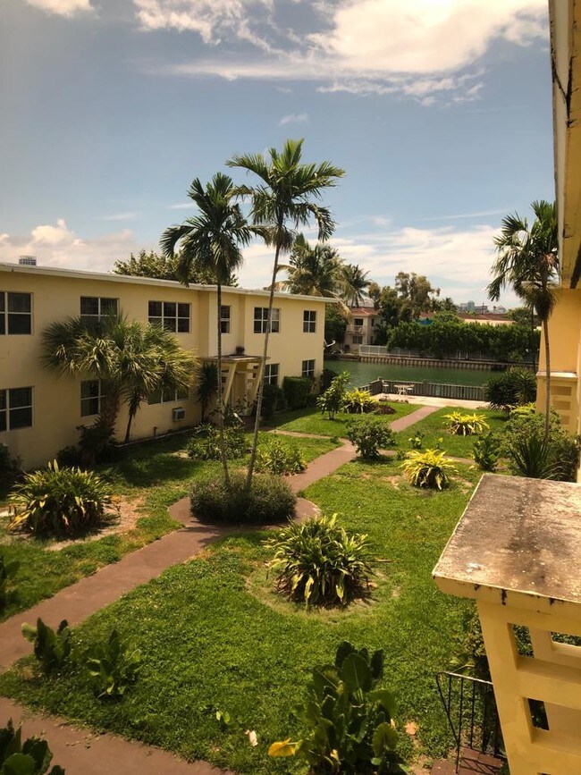 Building Photo - 160 S Shore Dr