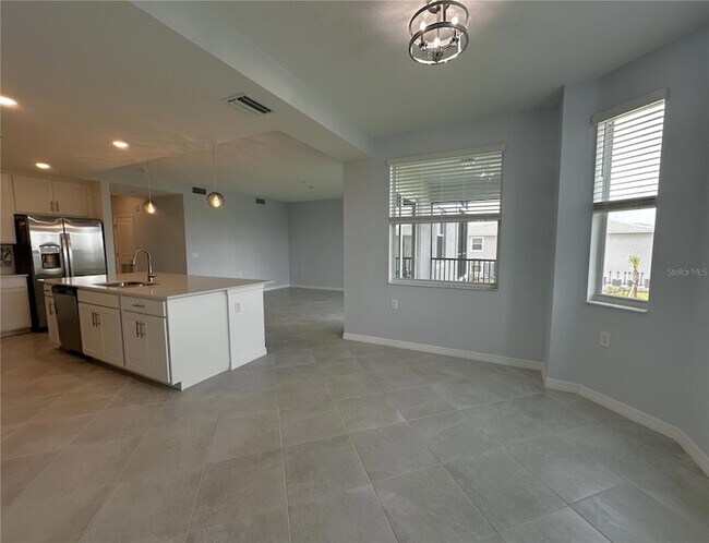 Building Photo - 14211 Heritage Landing Blvd