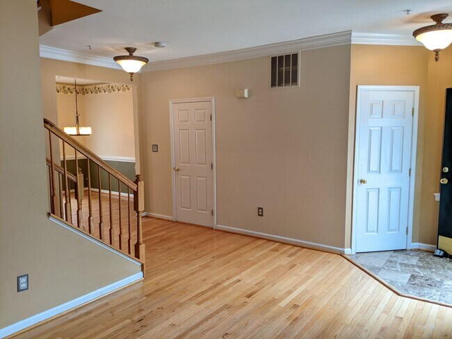 Foto del edificio - Townhouse in Spring Ridge community - OAKD...