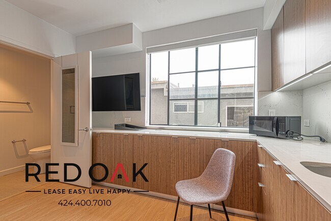 Foto del edificio - 11649 Mayfield Ave