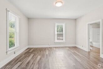 Building Photo - 2522 Iowa St