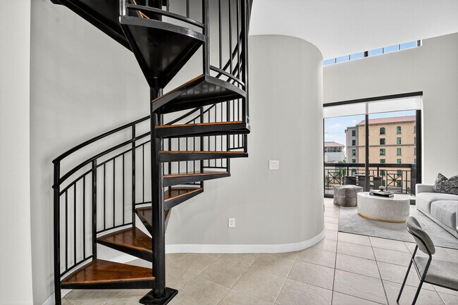 Building Photo - 801 S Olive Ave
