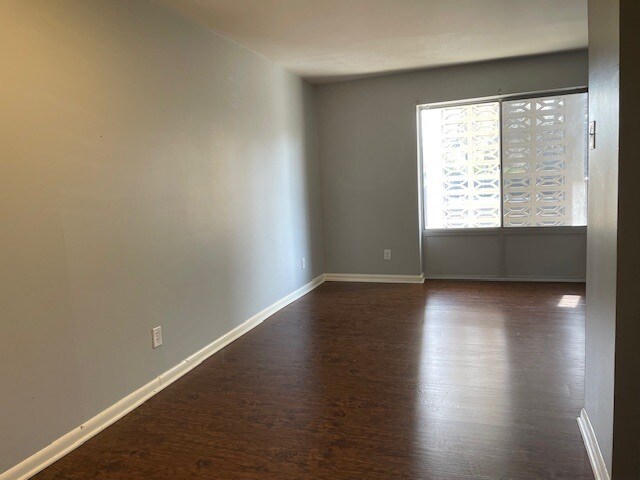 Front Windows - 444 S Ashland Ave