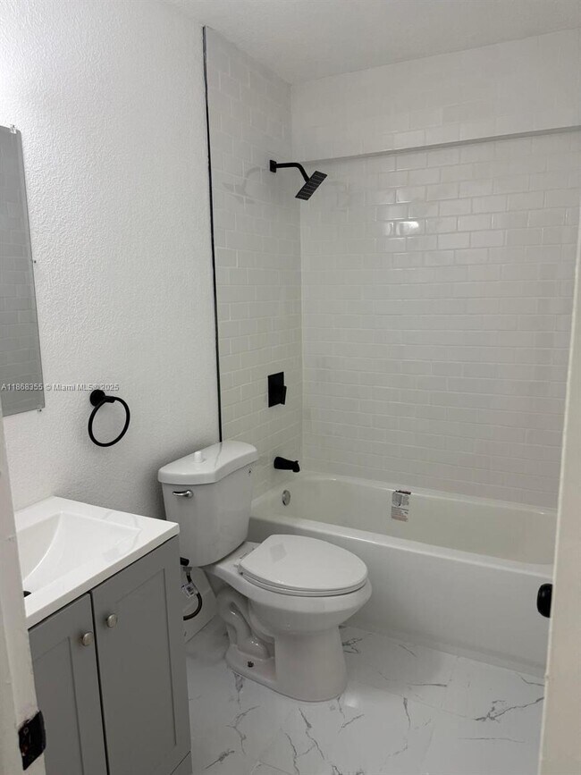 Foto del edificio - 1000 W 28th St