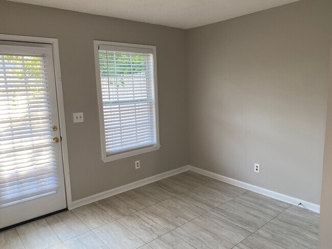 Foto del edificio - 2 Bed 1.5 Bath Close to Wilma Rudolph