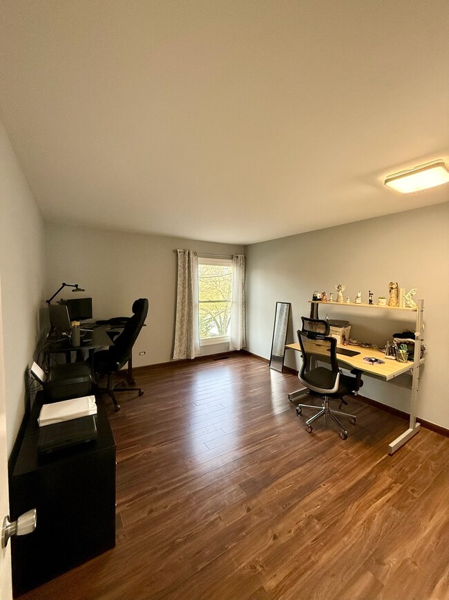 Building Photo - 5538 E Lake Dr