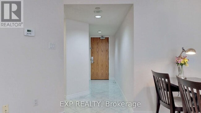 Building Photo - 38 Elm St