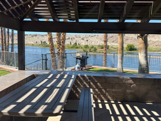 Foto del edificio - *2BR 2BA Furnished Condominium Riverfront with Dock, Private Beach