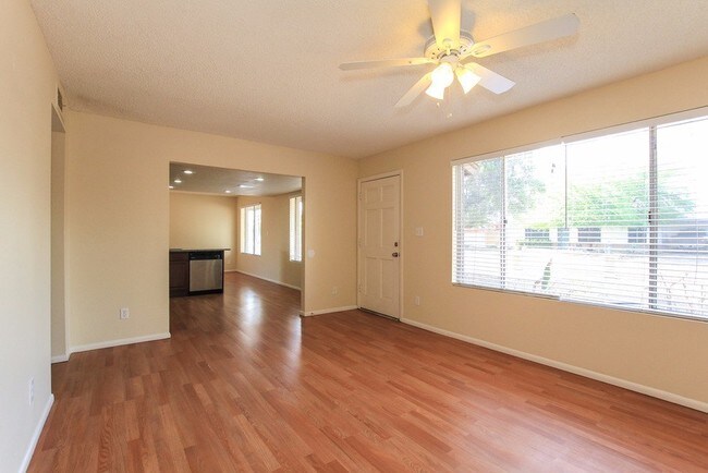 Building Photo - 1635 W Villa Maria Dr