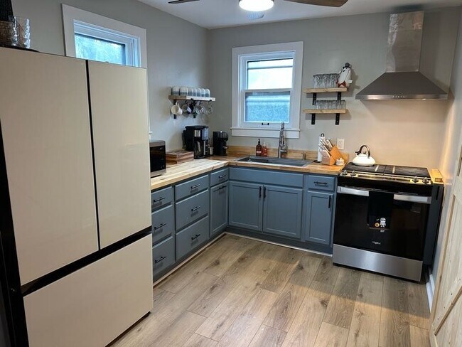 Kitchen - 79 Genesee St