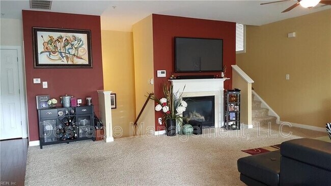 Building Photo - 33 Miles Cary Mews