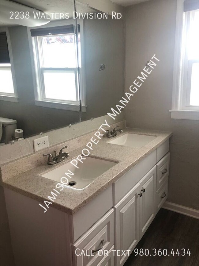 Foto del edificio - 2238 Walters Division Rd