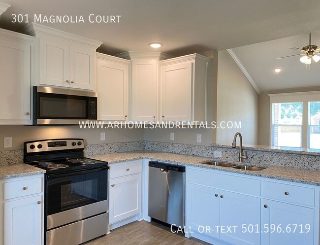 Building Photo - 301 Magnolia Court | $1695 | 3 beds, 1 bath