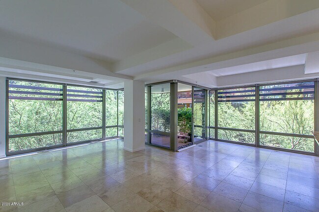 Building Photo - 7131 E Rancho Vista Dr