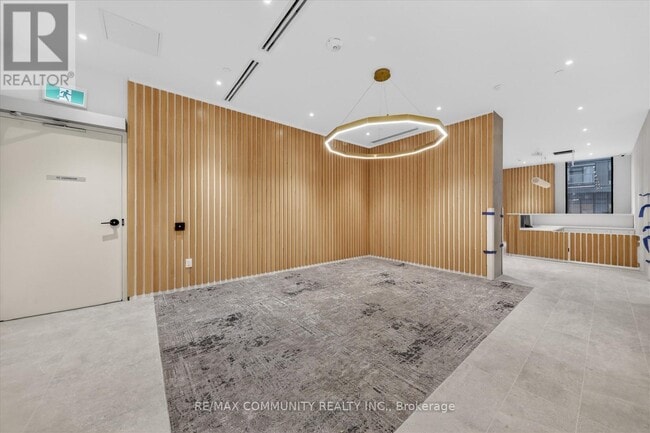 Photo du bâtiment - 7437 Kingston Rd