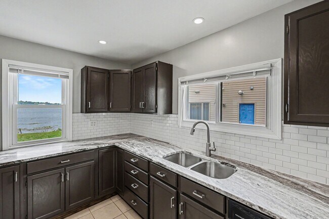 Building Photo - 251 Edgewood Dr