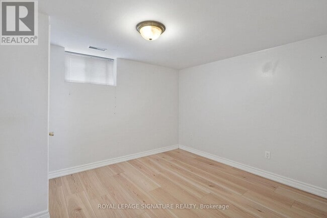 Building Photo - 865 Glencairn Ave