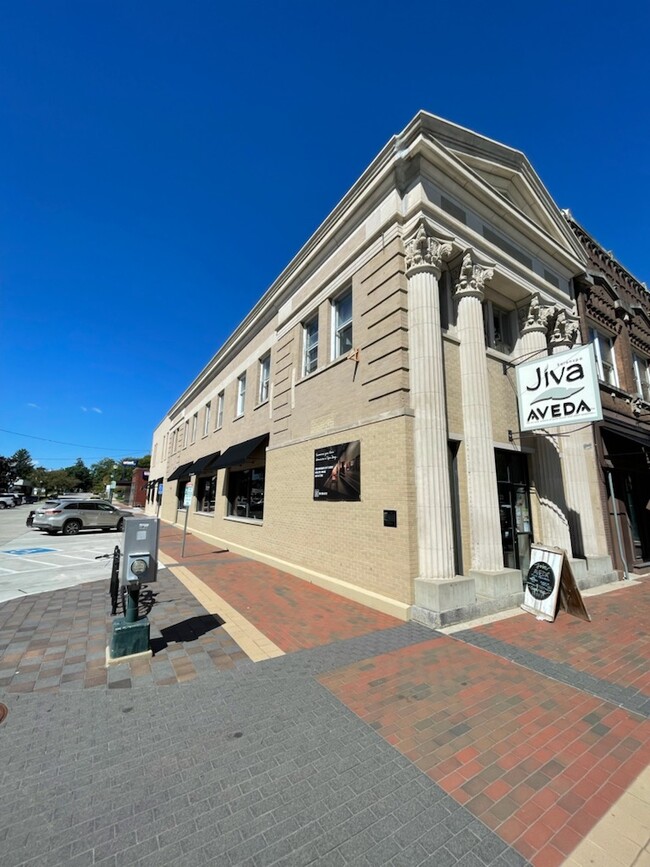 Building Photo - 219 Main St