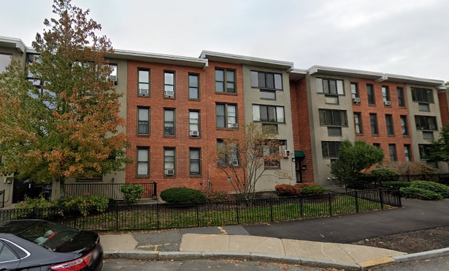 Building Photo - 28 Juniper St