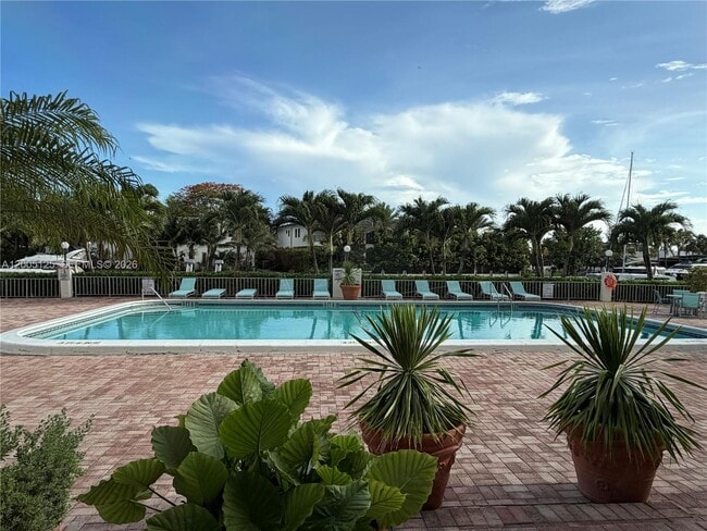 Building Photo - 401 Golden Isles Dr