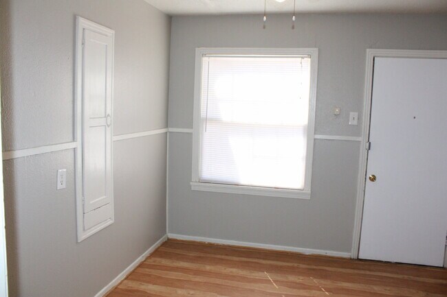 Building Photo - House Located Near Maxey Park, Medical Dis...