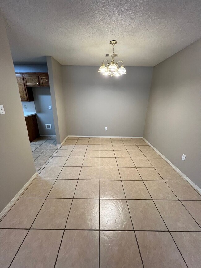 Building Photo - 1820 Ingalls Ln