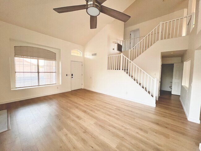 Foto del edificio - 2560 N Lindsay Rd