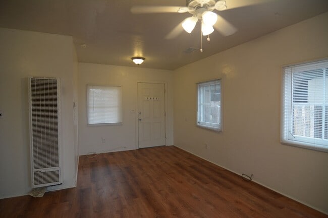 Building Photo - Charming 1 Bedroom 1 Bath! Central Tucson Location! Minutes from the UofA!