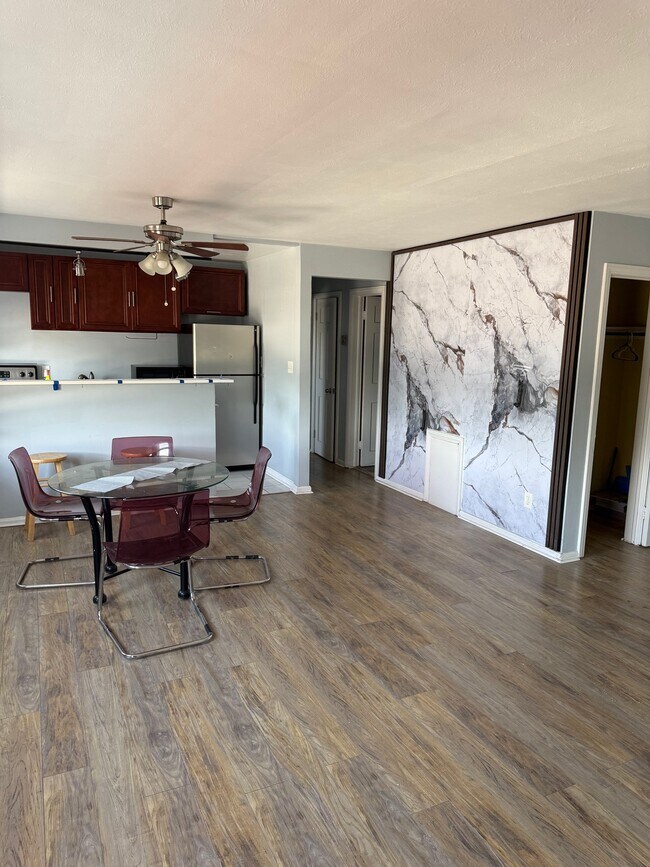 Foto del edificio - 13781 Cedar Rd