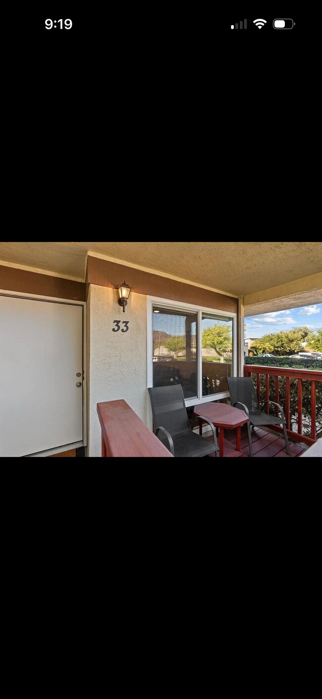 Foto del edificio - 745 E Bradley Ave