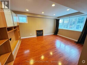 Building Photo - 177 Vanda Dr