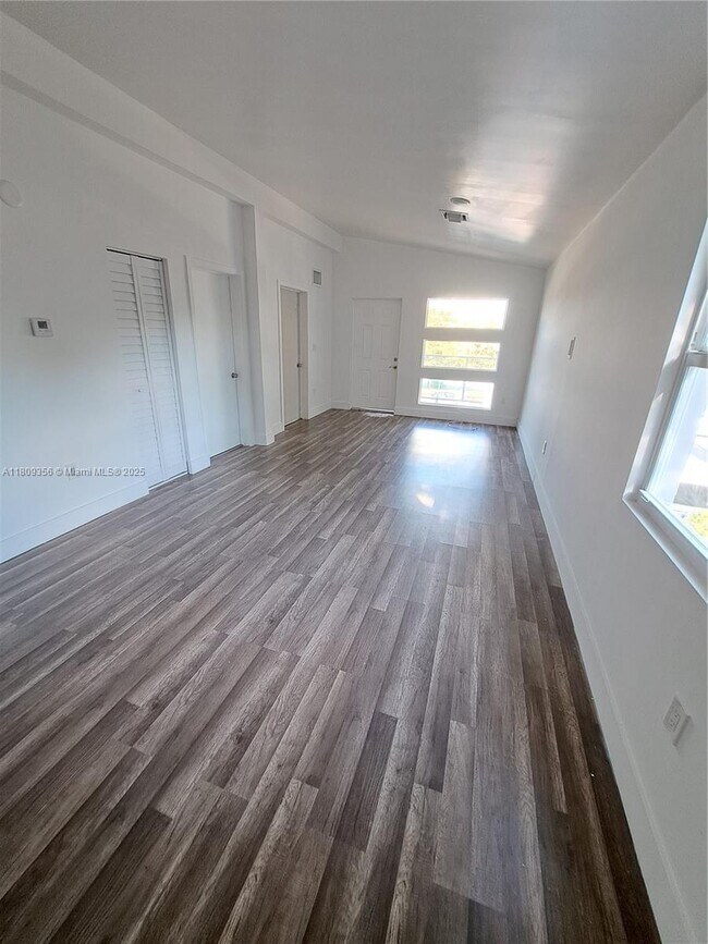 Foto del edificio - 5266 NW 24th Ave