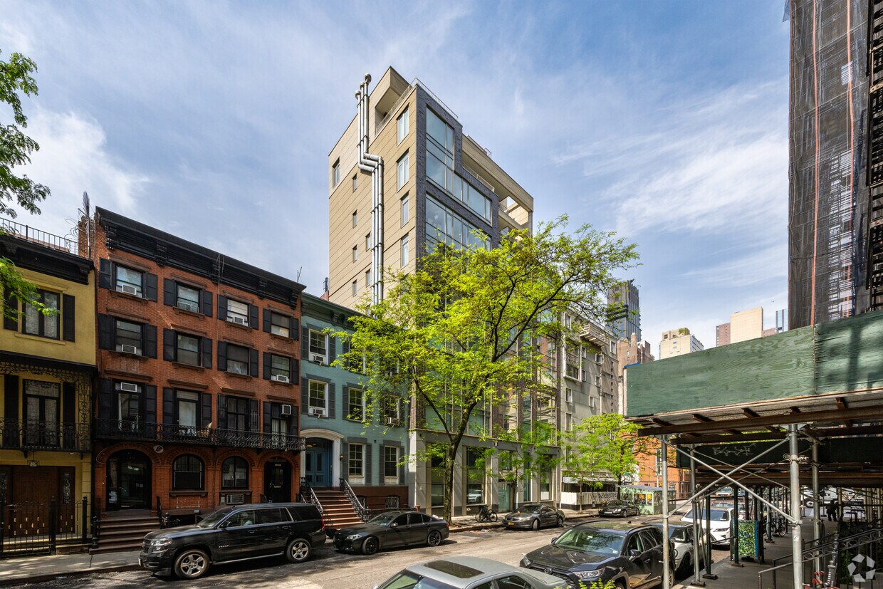 Primary Photo - 132 E 30th St