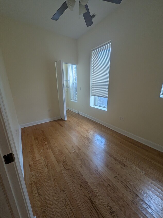 Foto del edificio - 5031 S Hermitage Ave