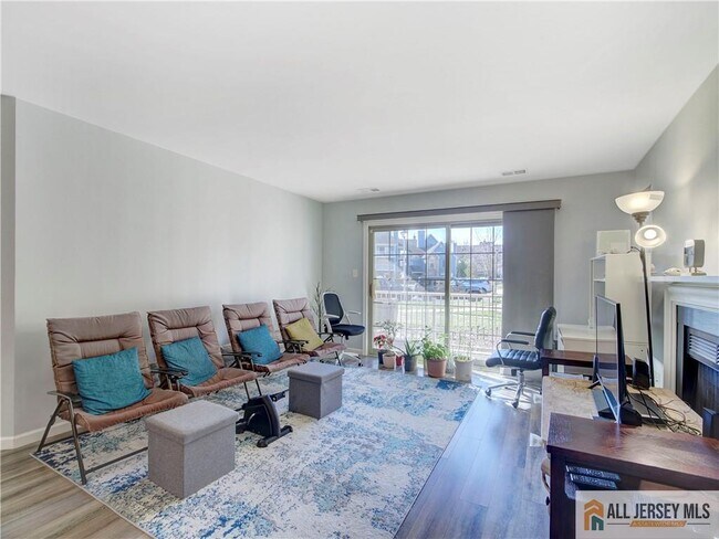 Building Photo - 285 Cozzens Ct