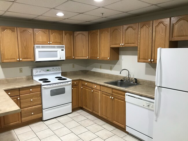 Building Photo - 2002 E Carson St