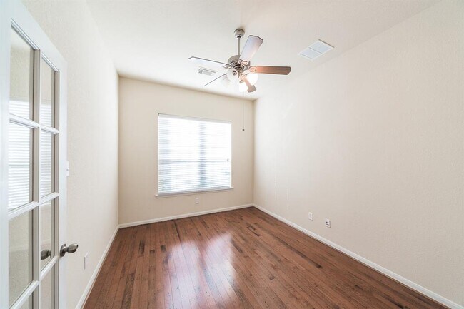 Building Photo - 607 Overdell Dr