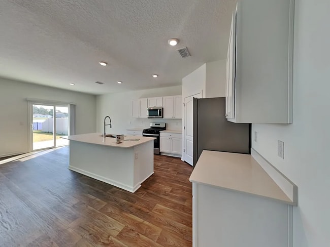 Building Photo - 675 Orellana Rd