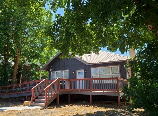 Foto del edificio - 607 N Ruby St