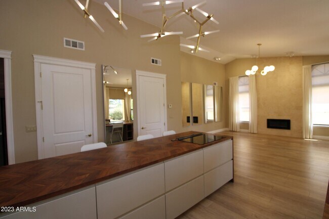 Building Photo - 3240 S Ambrosia Dr