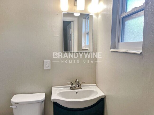 Foto del edificio - Charming 3BR with Pool and Fenced Yard Now...