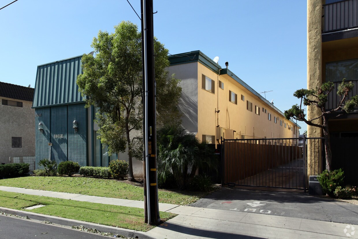 Foto del edificio - 15125 S Raymond Ave