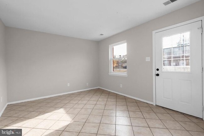 Building Photo - 45 Heritage Ct